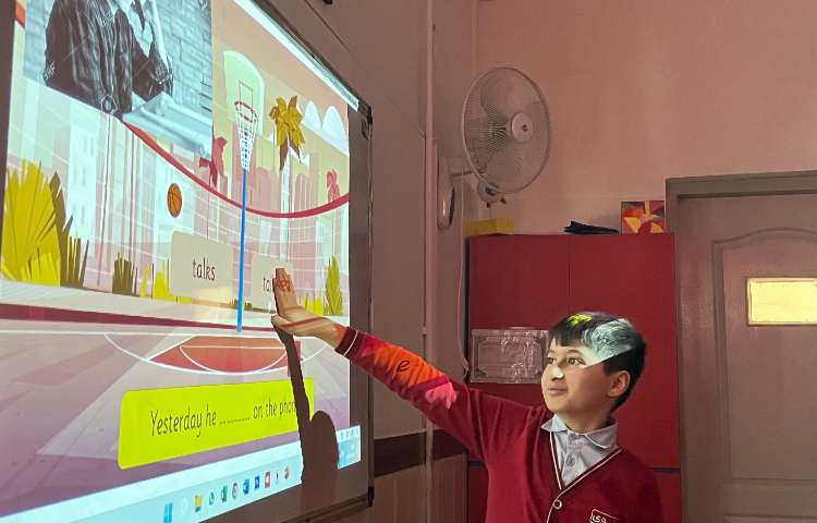 بازی پاورپوینتی جهت تمرین جمله‌سازی به زمان گذشته-زنگ زبان عمومی 2