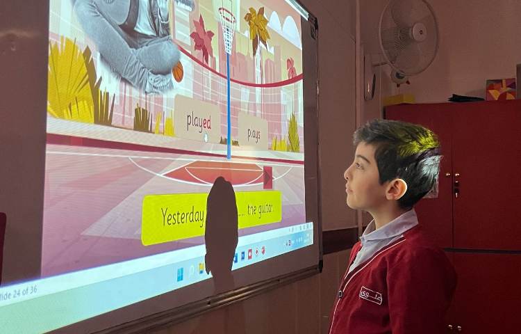 بازی پاورپوینتی جهت تمرین جمله‌سازی به زمان گذشته-زنگ زبان عمومی 3