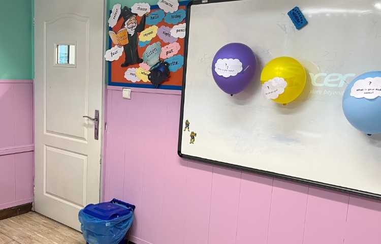 بازی پرتاب توپ و رد کردن توپ جهت تمرین معرفی خود 1