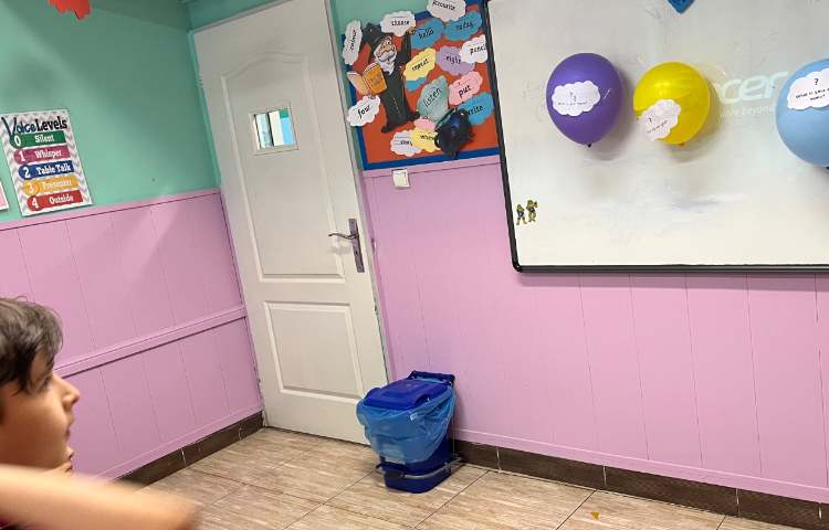 بازی پرتاب توپ و رد کردن توپ جهت تمرین معرفی خود 2