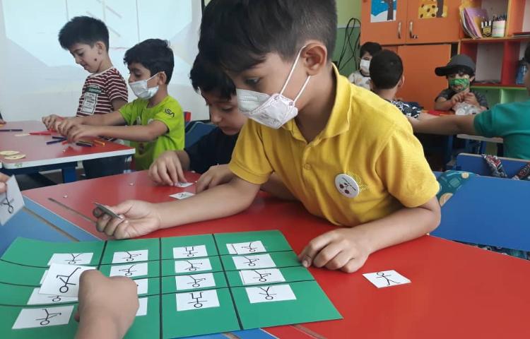 :بازی پیروی از دستورات، تقویت حافظه دیداری و هماهنگی چشم و دست، کلاس گیلاس