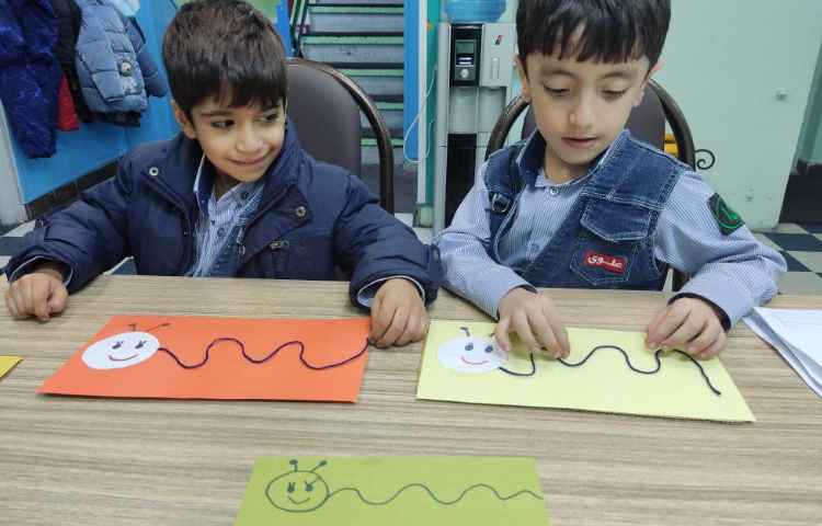 بازی کرم کاموایی با هدف افزایش دقت دیداری ،هماهنگی چشم و دست و تمرین خطوط 1