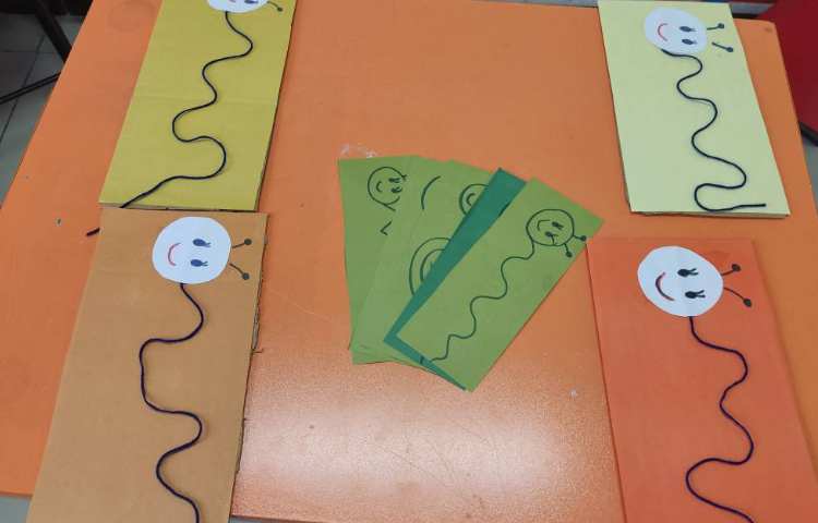 بازی کرم کاموایی با هدف افزایش دقت دیداری ،هماهنگی چشم و دست و تمرین خطوط