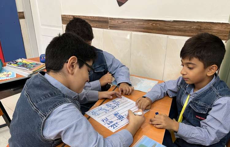 بازی گروهی جهت تمرین خواندن و نوشتن اعداد سه رقمی 1