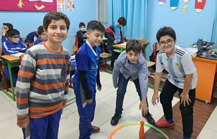 بازی گوش کن و انجام بده