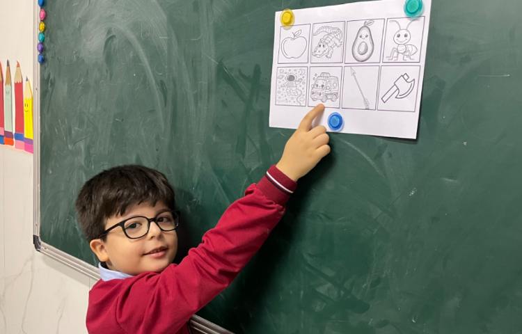بازی یک کلاغ چهل کلاغ جهت تمرین مثال‌های Aa 4