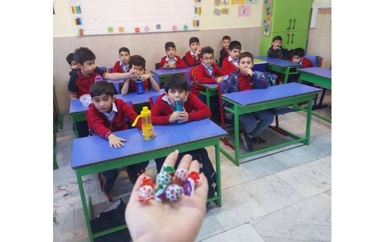 باز کردن جعبه خوبی های یواشکی کلاس سوم 2