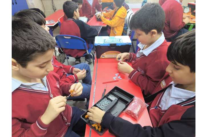 باز کردن قاب عکس ها و شروع ساخت آسانسور 1