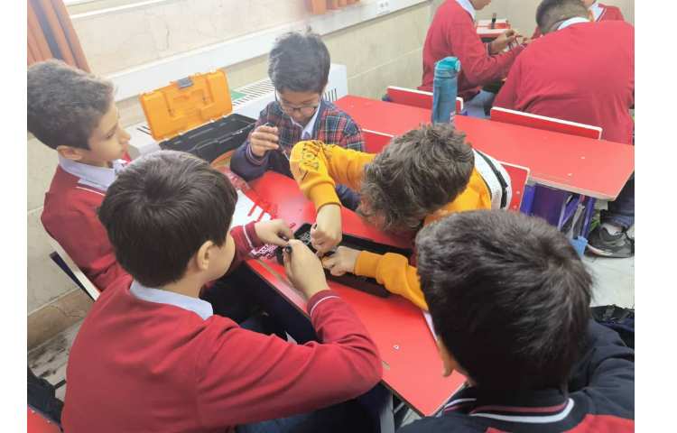 باز کردن قاب عکس ها و شروع ساخت آسانسور 3