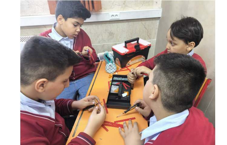 باز کردن قاب عکس ها و شروع ساخت آسانسور 5