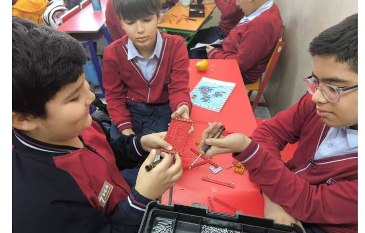 باز کردن قاب عکس ها و شروع ساخت آسانسور