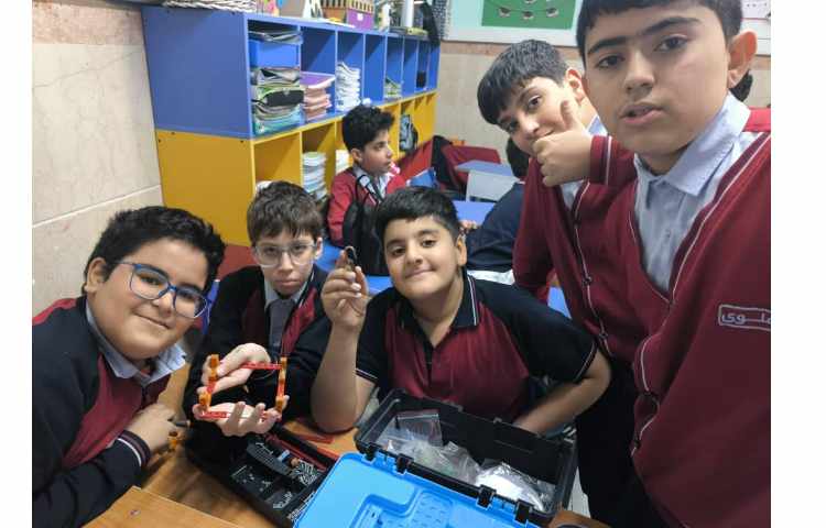 باز کردن قاب عکس و شروع آسانسور 1