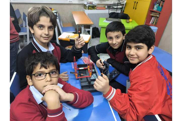 باز کردن قاب عکس و شروع آسانسور 2