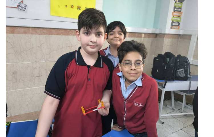 باز کردن قاب عکس و شروع آسانسور 3