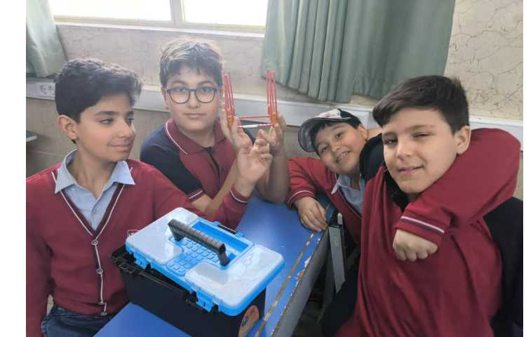 باز کردن قاب عکس و شروع آسانسور 4