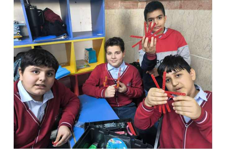 باز کردن قاب عکس و شروع آسانسور