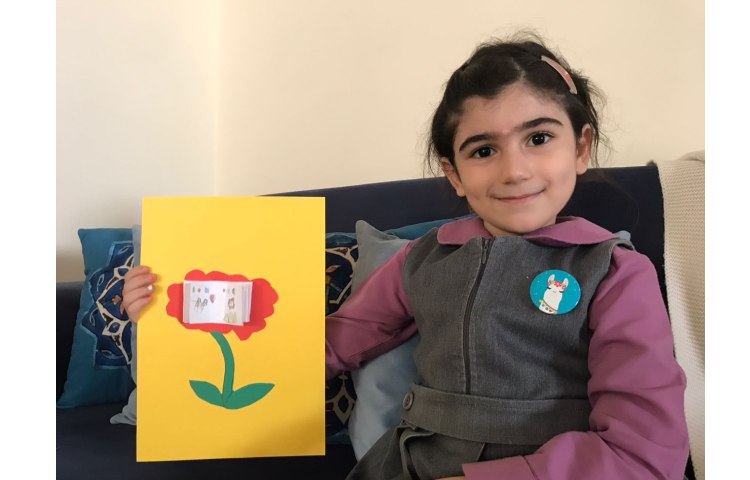 باهم بسازیم:به مناسبت روز جهانی کتاب هدیه کردن به دوست کاردستی کتاب به شکل گل 1