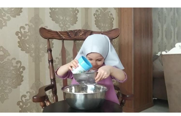 باهم بسازیم:به مناسبت روز جهانی کتاب هدیه کردن به دوست کاردستی کتاب به شکل گل 2