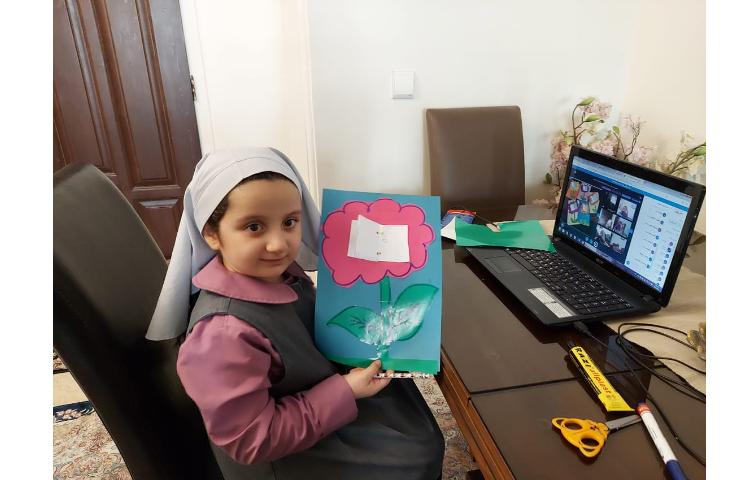 باهم بسازیم:به مناسبت روز جهانی کتاب هدیه کردن به دوست کاردستی کتاب به شکل گل 3