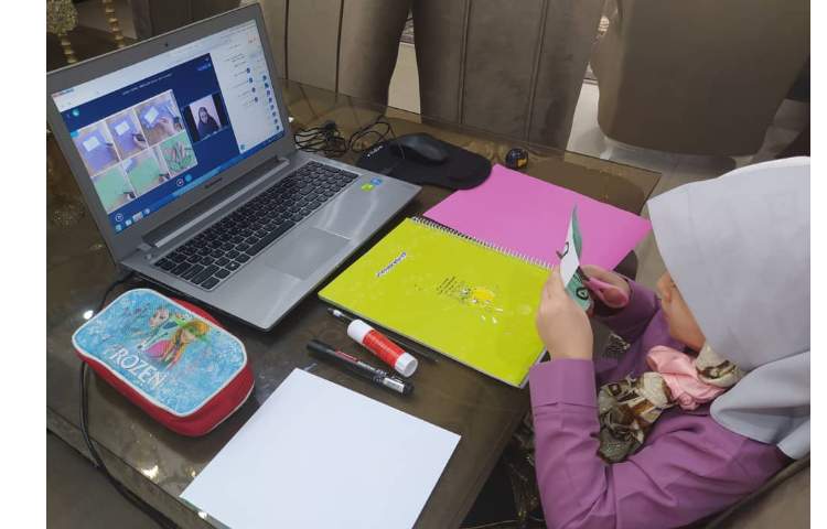 باهم بسازیم:به مناسبت روز جهانی کتاب هدیه کردن به دوست کاردستی کتاب به شکل گل 4