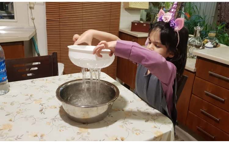 باهم بسازیم:به مناسبت روز جهانی کتاب هدیه کردن به دوست کاردستی کتاب به شکل گل