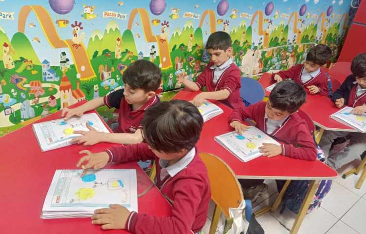 با ترکیب رنگ زرد و آبی رنگ سبز بوجود میآید. 2