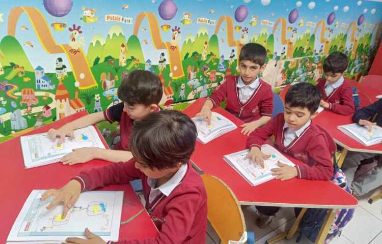 با ترکیب رنگ زرد و آبی رنگ سبز بوجود میآید. 6