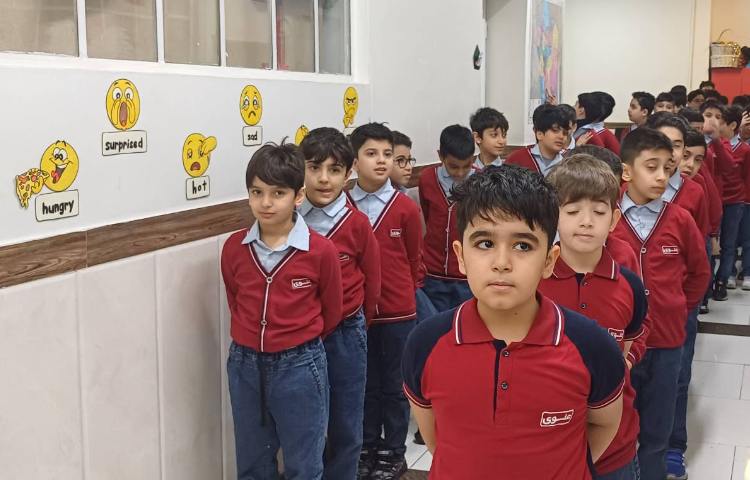 با توجه به درس دهم هدیه دانش آموزان در جشن مبعث شرکت کردند 1