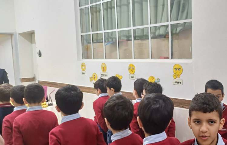 با توجه به درس دهم هدیه دانش آموزان در جشن مبعث شرکت کردند 3