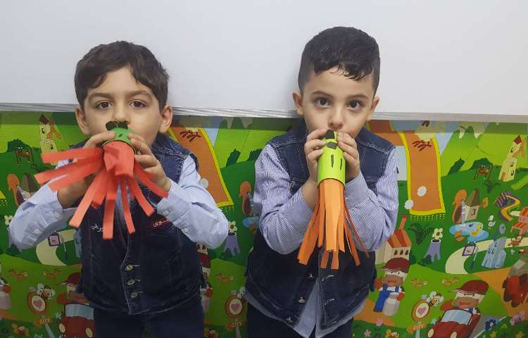 با توجه به نشانه ا کاردستی اژدها درست شد 1