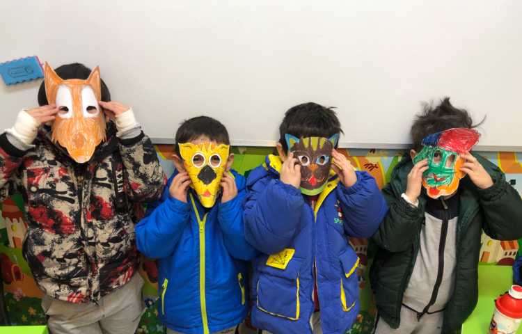 با توجه به یادگیری نشانه (گ) ماسک حیواناتی که صدای گ دارند مثل گوسفند،گاو و گوزن و ... را رنگ کردند 1