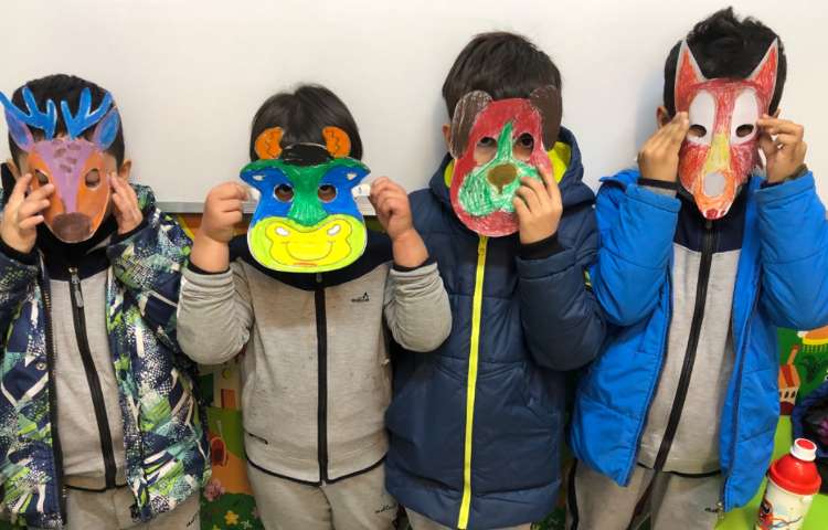 با توجه به یادگیری نشانه (گ) ماسک حیواناتی که صدای گ دارند مثل گوسفند،گاو و گوزن و ... را رنگ کردند 2