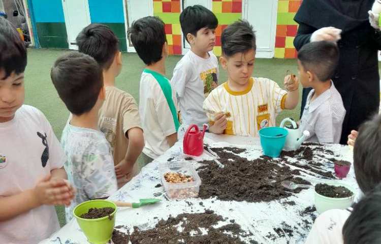 با طبیعت :کاشت دانه 3