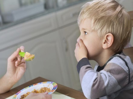 به صورت خانوادگی غذا بخورید؛