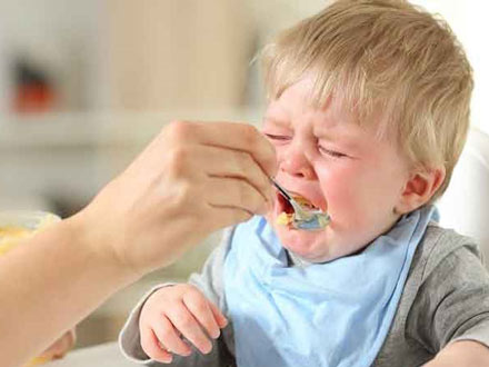 کودک خود را در تهیه غذا مشارکت دهید؛