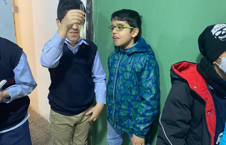 بتادین کجاست؟ (انجام آزمایش بتادین در آزمایشگاه توسط دانش آموزان چهارم) 5