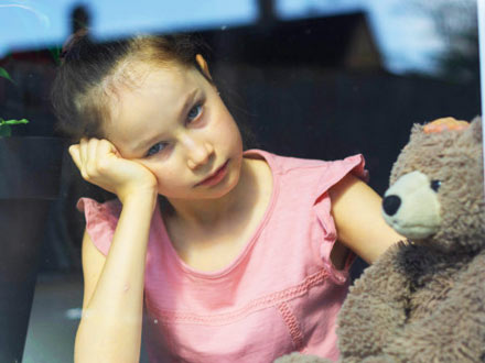 بحران دوره نوجوانی در دختران چگونه پدید می‌آید؟