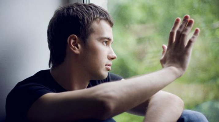 بحران نوجوانی چیست و چه ویژگی‌هایی دارد؟