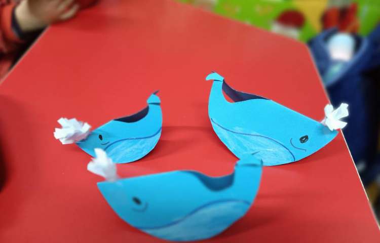 برای انگیزه و یادگیری حروف ن کاردستی نهنگ انجام شد.