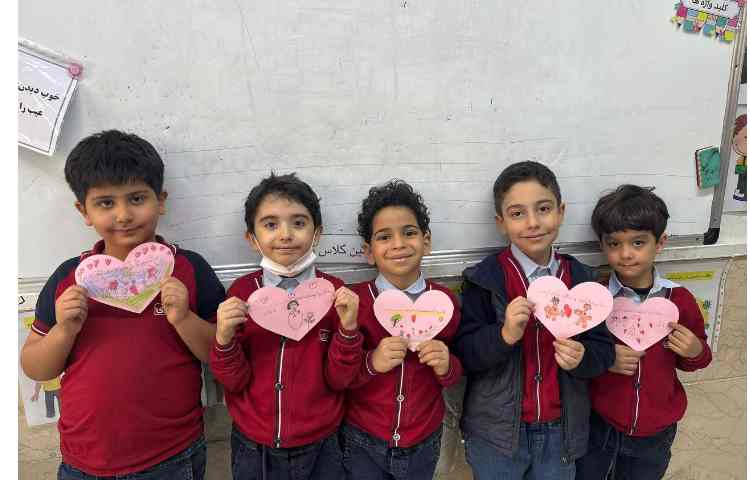 برای اولین‌بار "نامِ مادر" روی کاغذ شکوفه زد. 2