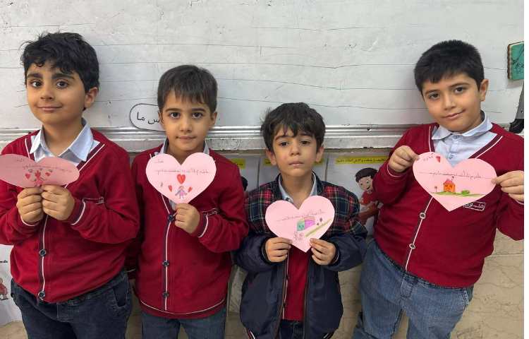 برای اولین‌بار "نامِ مادر" روی کاغذ شکوفه زد. 3