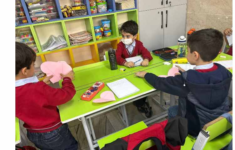 برای اولین‌بار "نامِ مادر" روی کاغذ شکوفه زد. 6