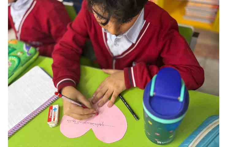 برای اولین‌بار "نامِ مادر" روی کاغذ شکوفه زد.