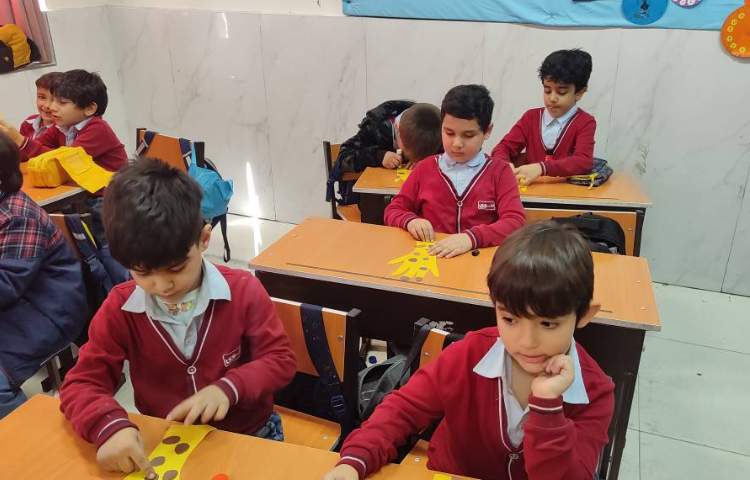 برای ایجادانگیزه ( ) تشدید کاردستی ( زرافه) توسط دان‌ش‌آموزان در کلاس انجام شد. 1