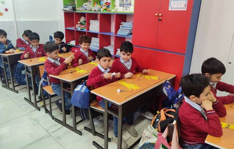 برای ایجادانگیزه ( ) تشدید کاردستی ( زرافه) توسط دان‌ش‌آموزان در کلاس انجام شد. 2