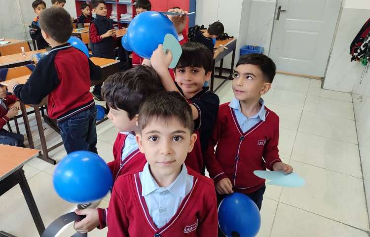 برای ایجاد انگیزه انگیزه نشانه‌ی (آ) کاردستی قطره‌ی آب در کلاس انجام شد 2