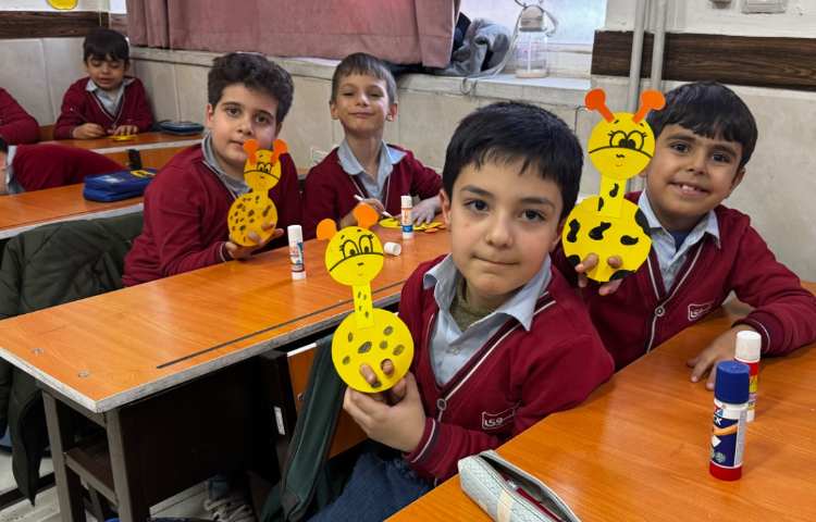 برای ایجاد انگیزه درس تشدید (کاردستی زرافه) 1