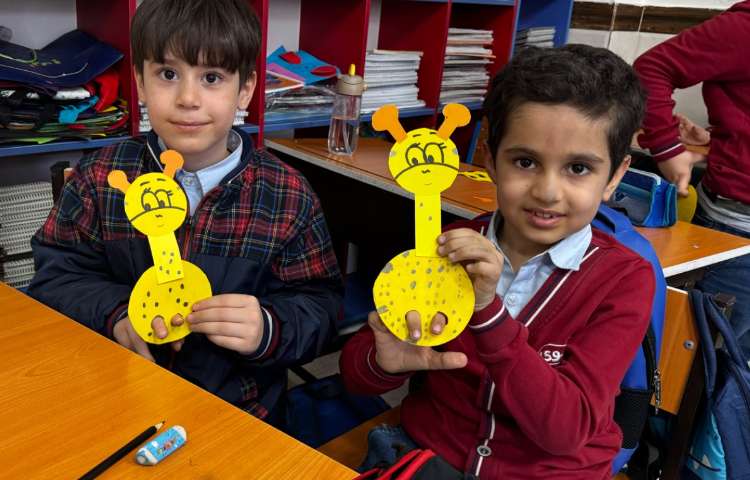 برای ایجاد انگیزه درس تشدید (کاردستی زرافه) 3