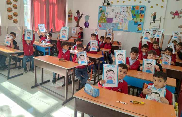 برای ایجاد انگیزه نشانه (د) و کاربرگ ( دندان) و روز دکتر نمایش و بازی پزشکی در کلاس توسط دانش‌آموزان 4