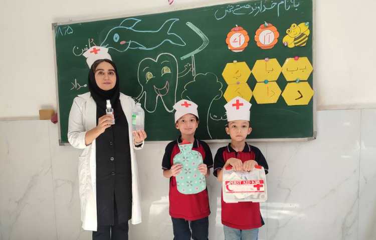 برای ایجاد انگیزه نشانه (د) و کاربرگ ( دندان) و روز دکتر نمایش و بازی پزشکی در کلاس توسط دانش‌آموزان